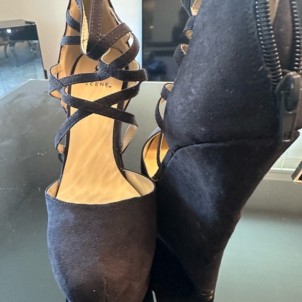 Scene Weaver Women's Black Strappy Heels - Picture 3 of 4